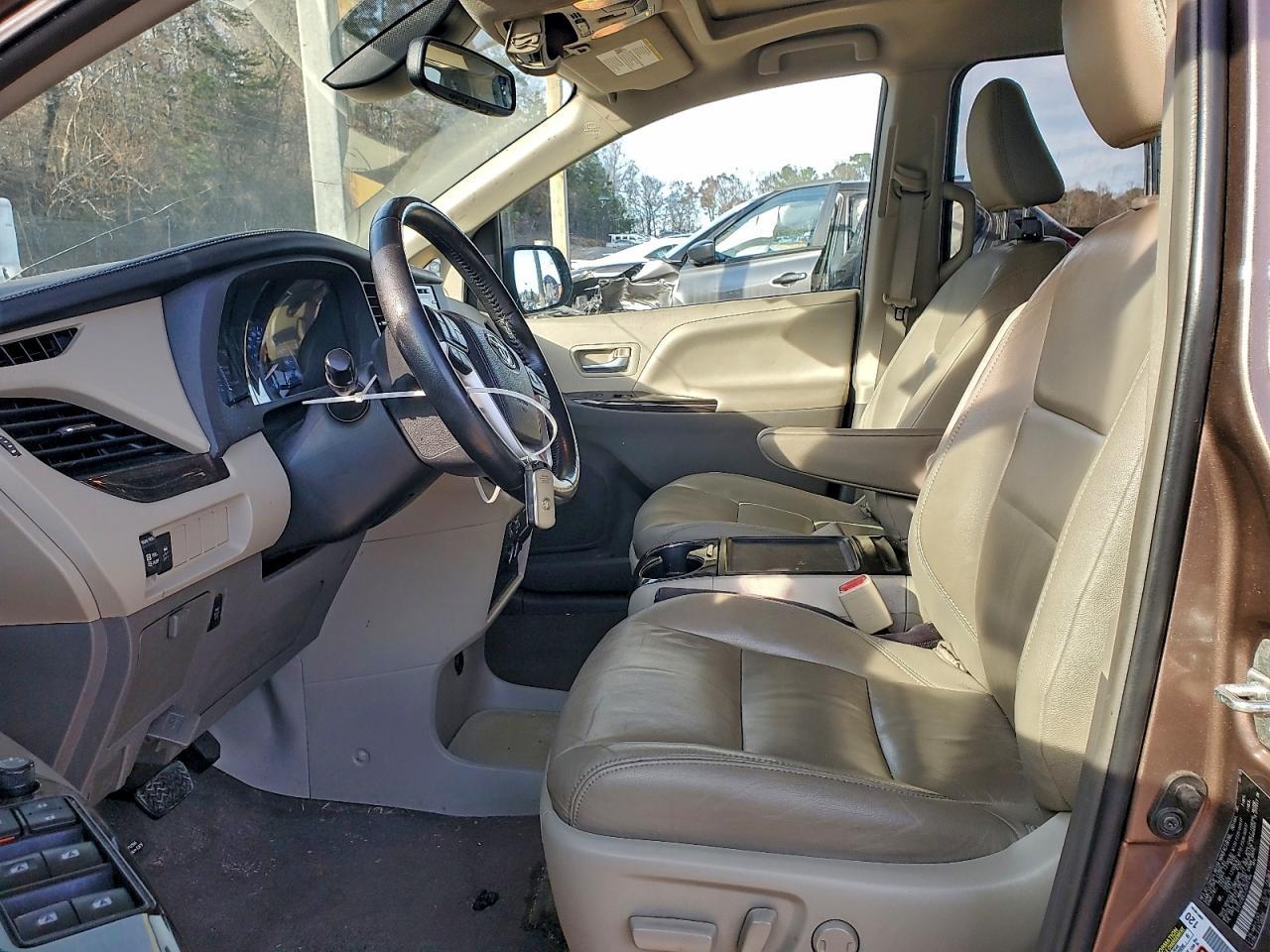 2018 TOYOTA SIENNA