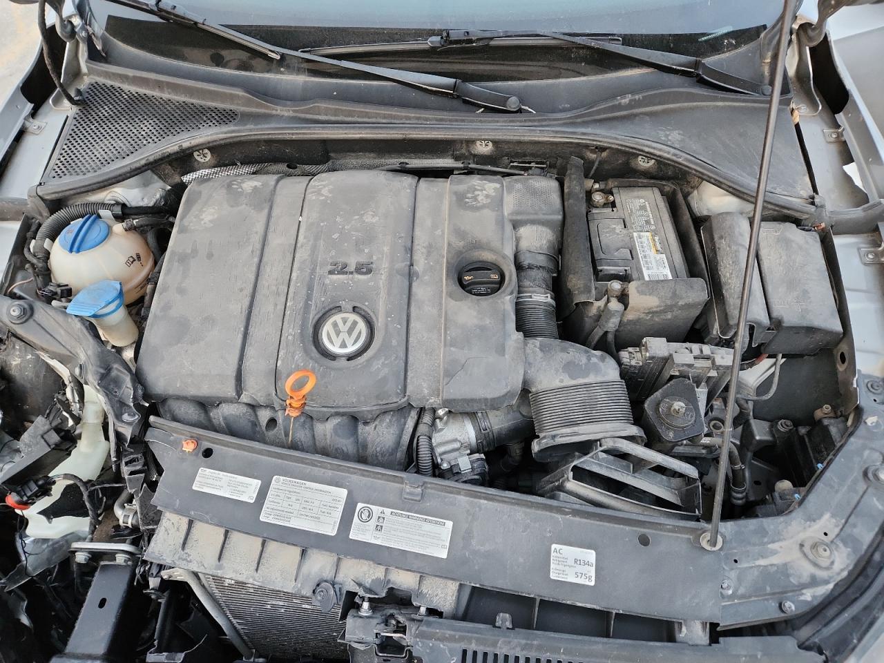 2012 VOLKSWAGEN Passat