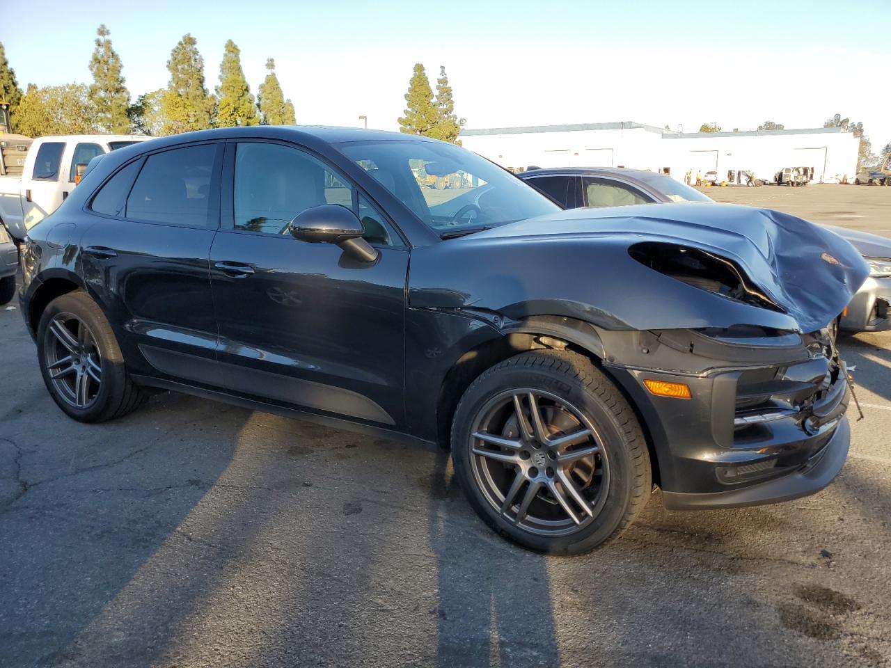 2019 PORSCHE Macan