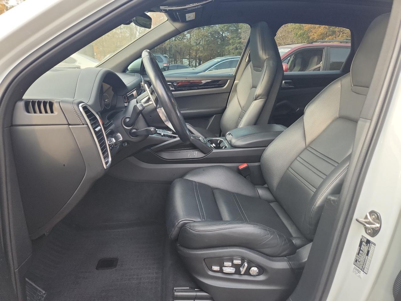 2020 PORSCHE CAYENNE