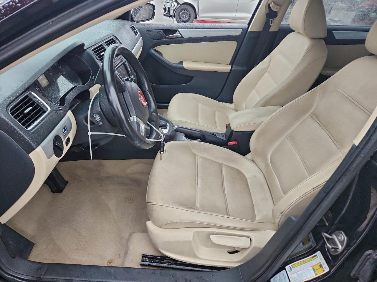 2011 VOLKSWAGEN JETTA