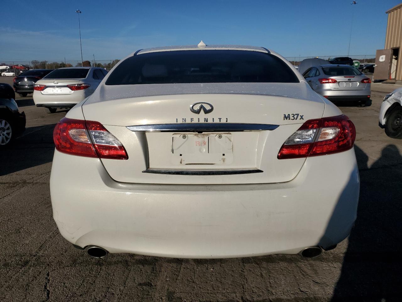 2011 INFINITI M37