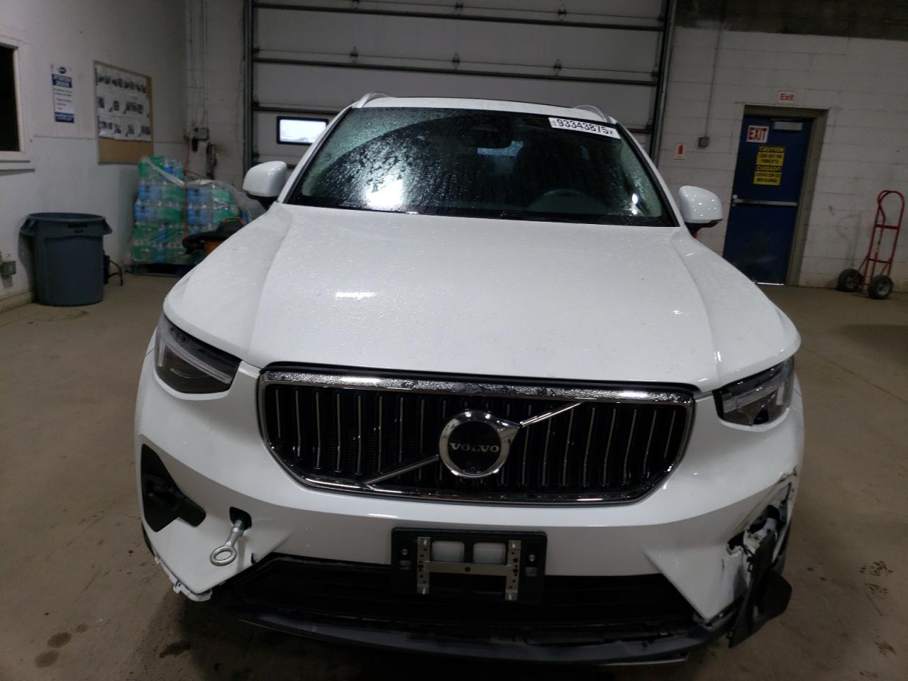 2024 VOLVO XC40