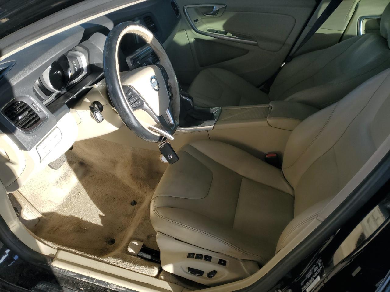 2015 VOLVO S60