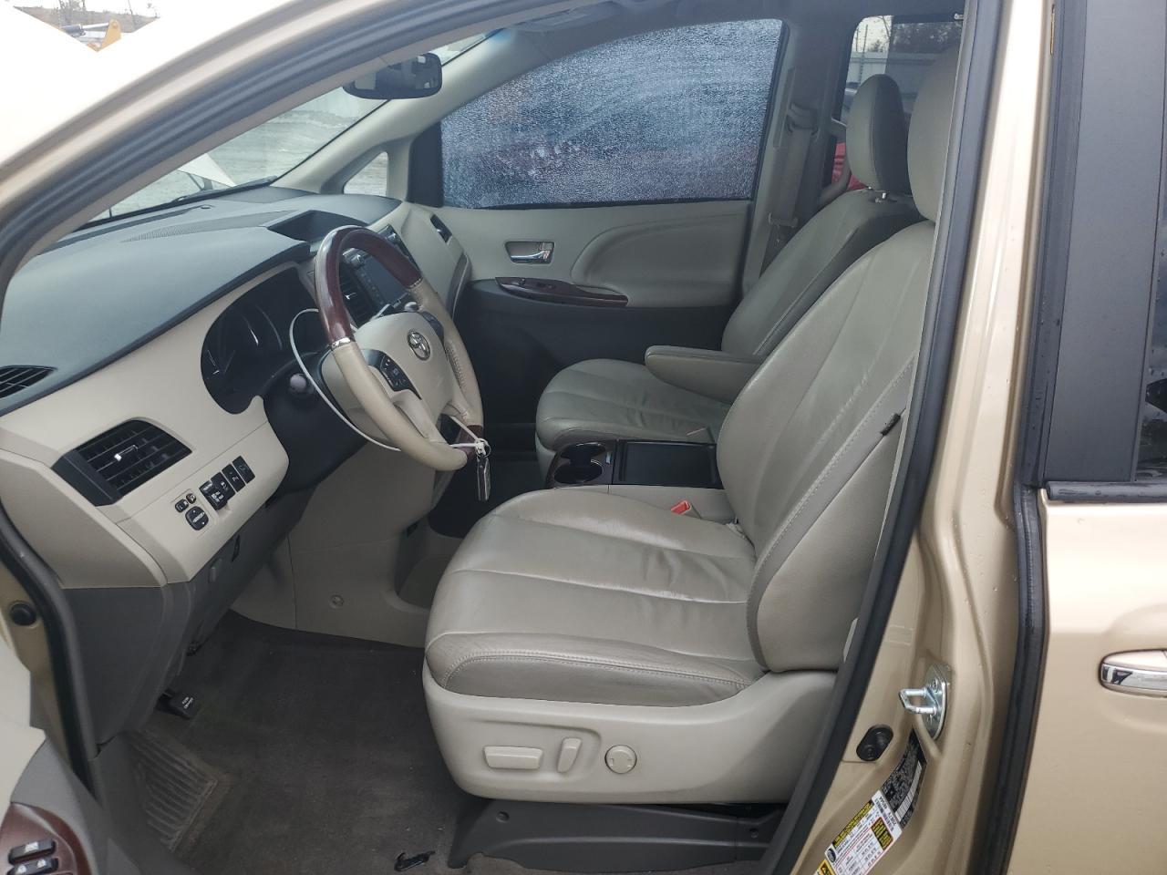 2012 TOYOTA SIENNA