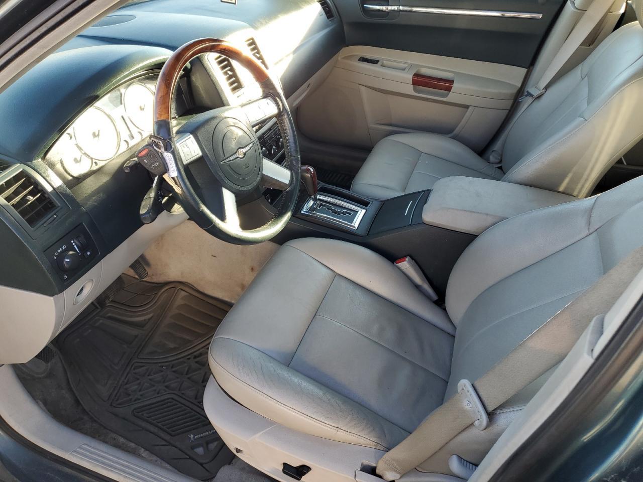2005 CHRYSLER 300