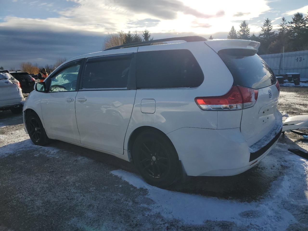 2014 TOYOTA SIENNA