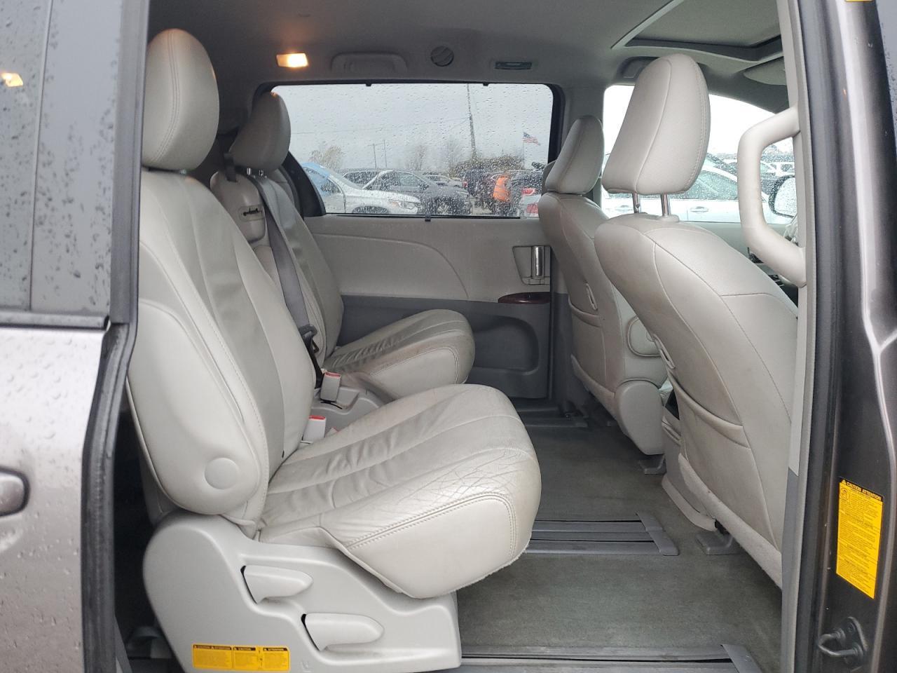 2014 TOYOTA SIENNA