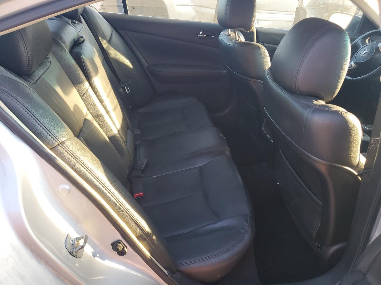2011 NISSAN Maxima