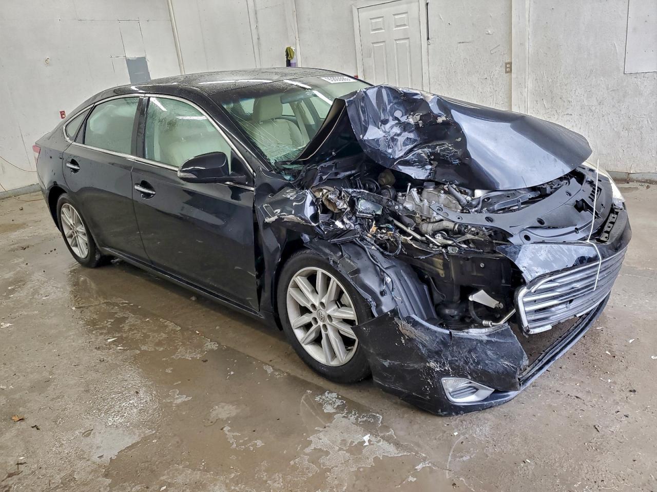 2013 TOYOTA Avalon
