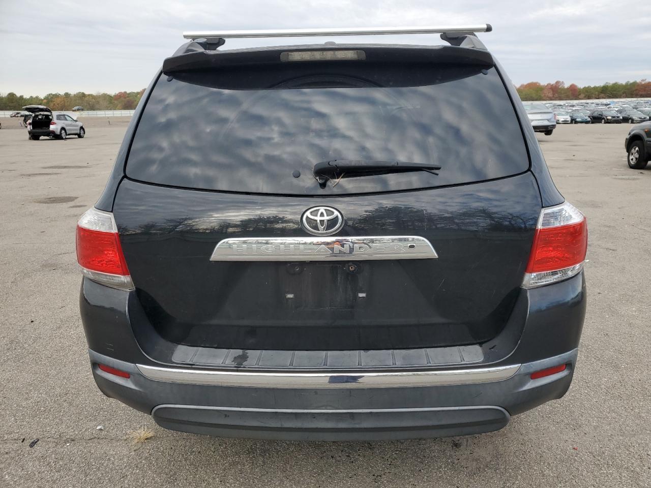2011 TOYOTA HIGHLANDER