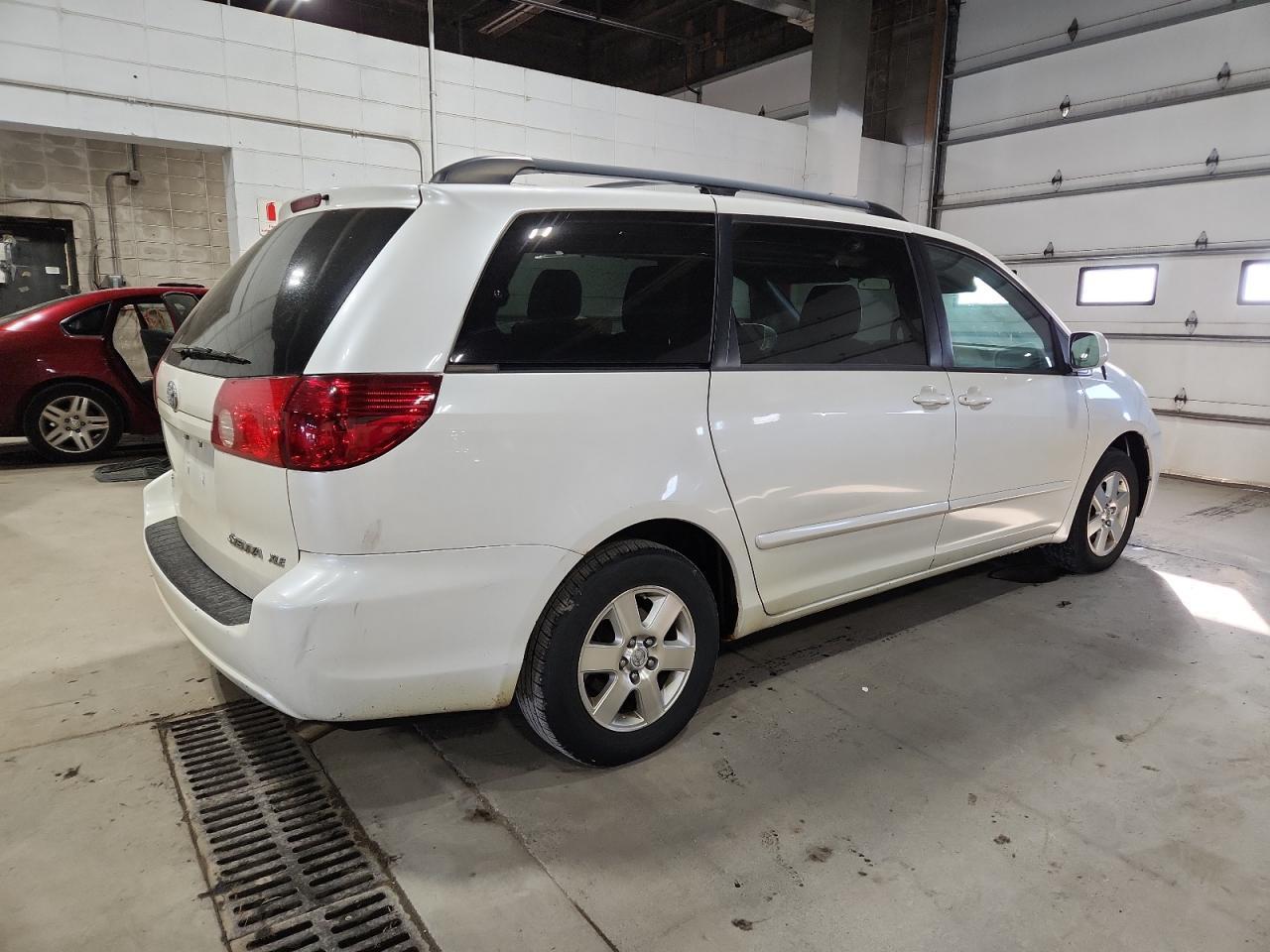 2010 TOYOTA SIENNA