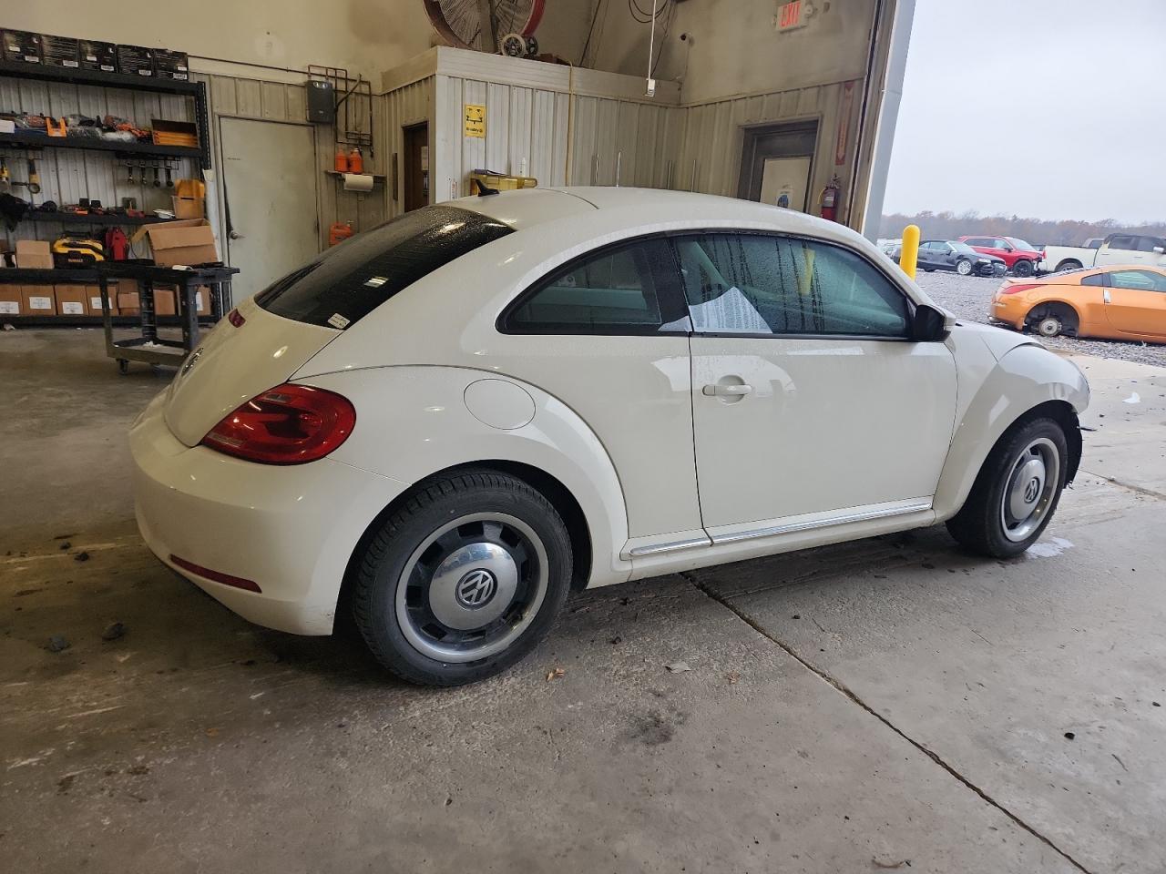 2013 VOLKSWAGEN Beetle