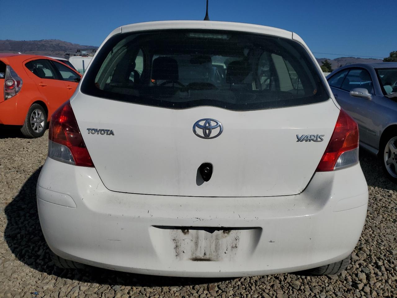 2011 TOYOTA YARIS