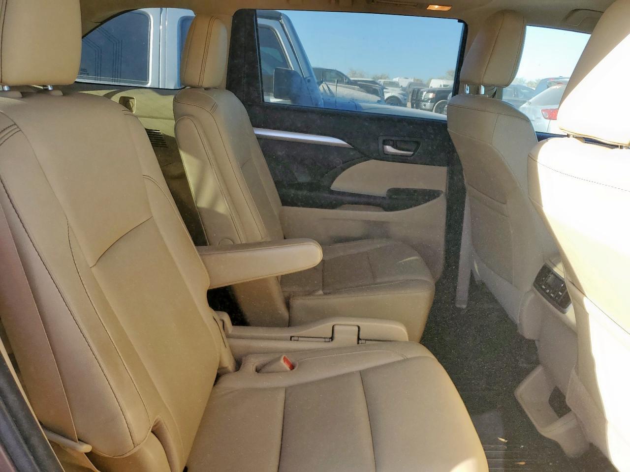 2017 TOYOTA HIGHLANDER