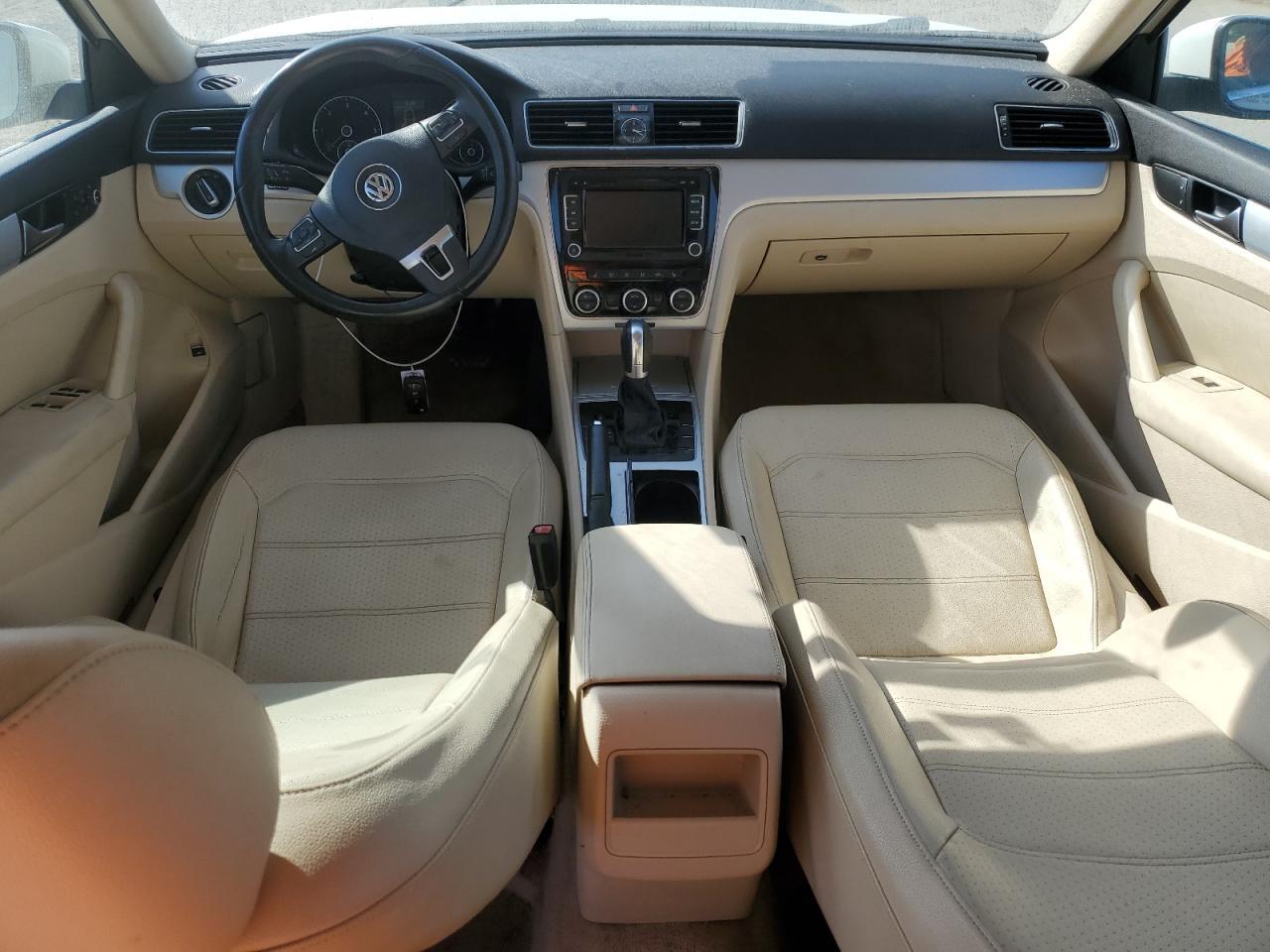 2012 VOLKSWAGEN Passat