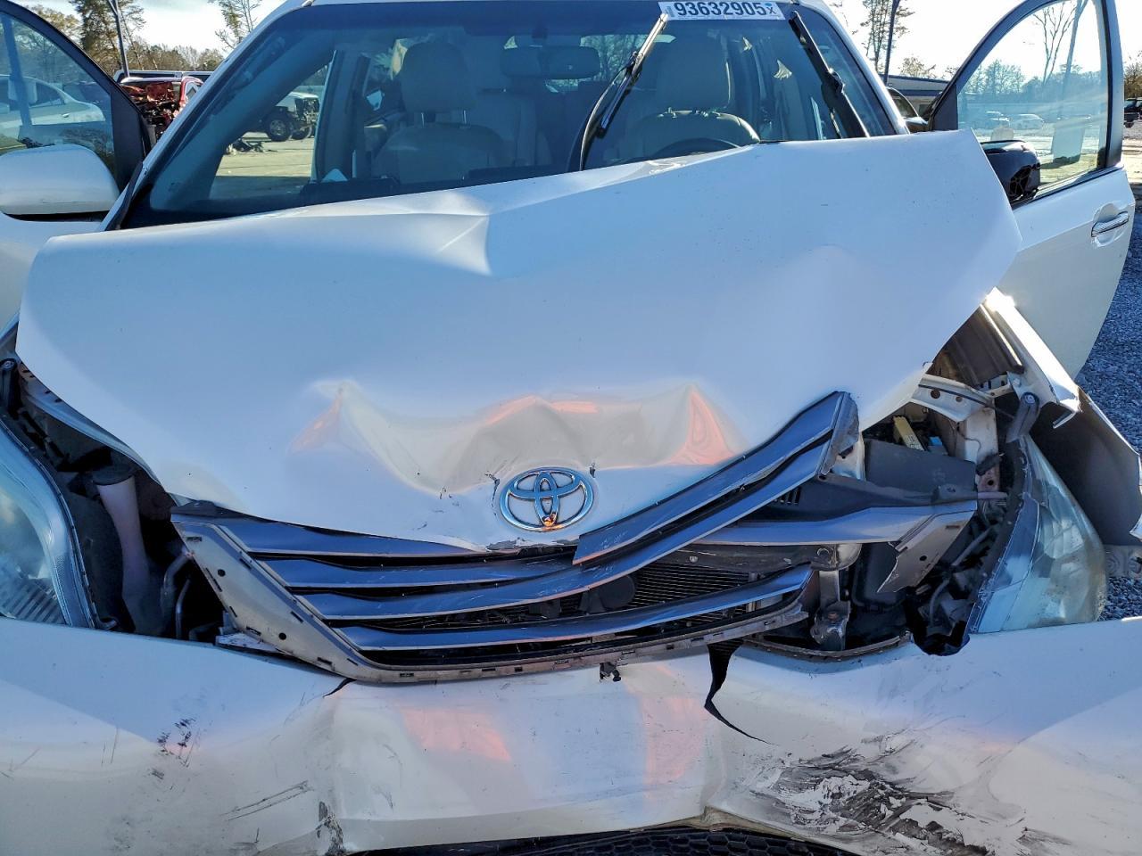 2015 TOYOTA SIENNA