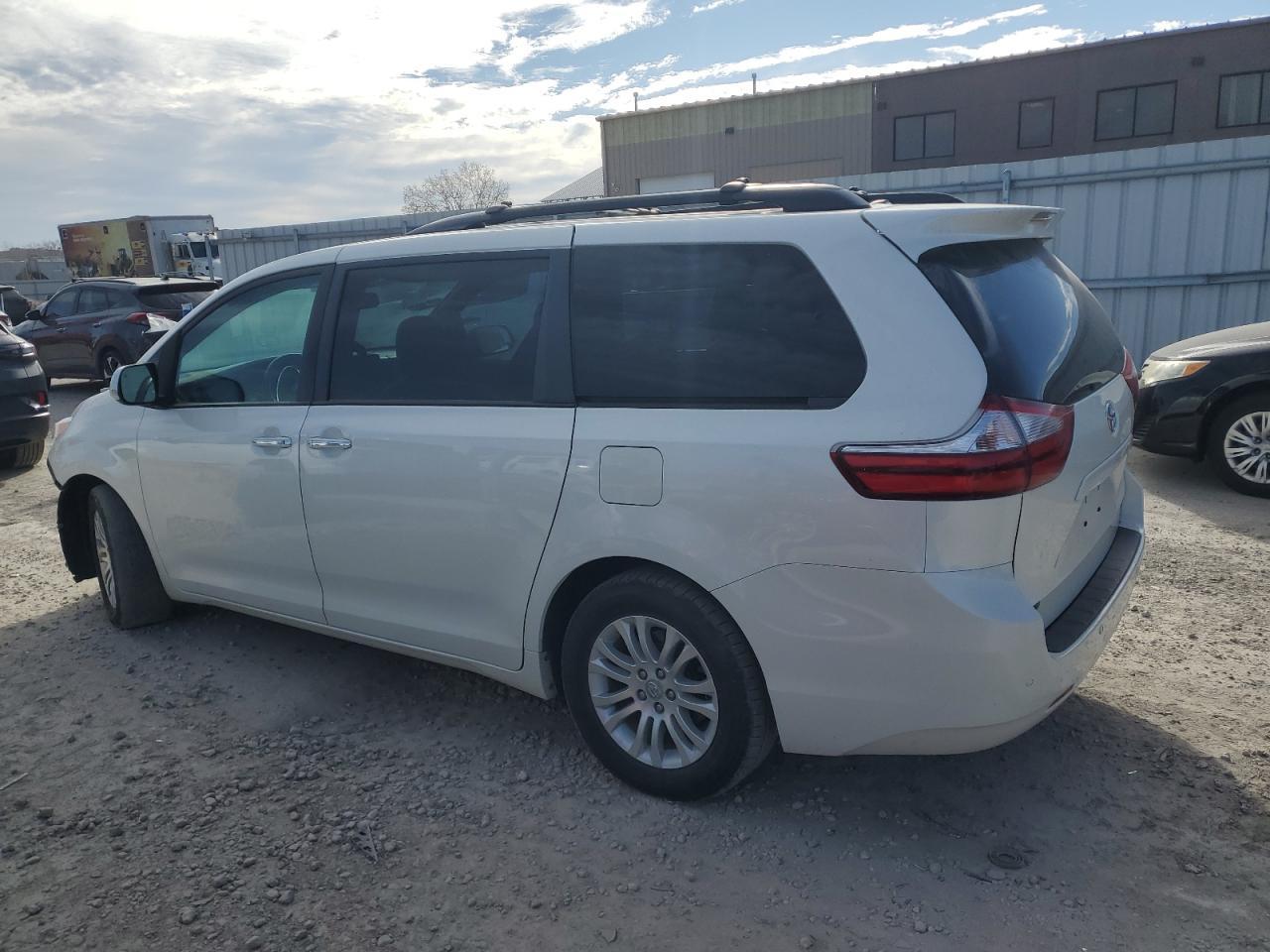 2017 TOYOTA SIENNA