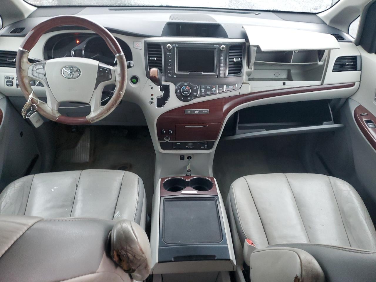 2013 TOYOTA SIENNA