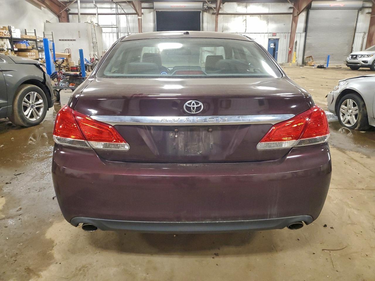 2012 TOYOTA Avalon