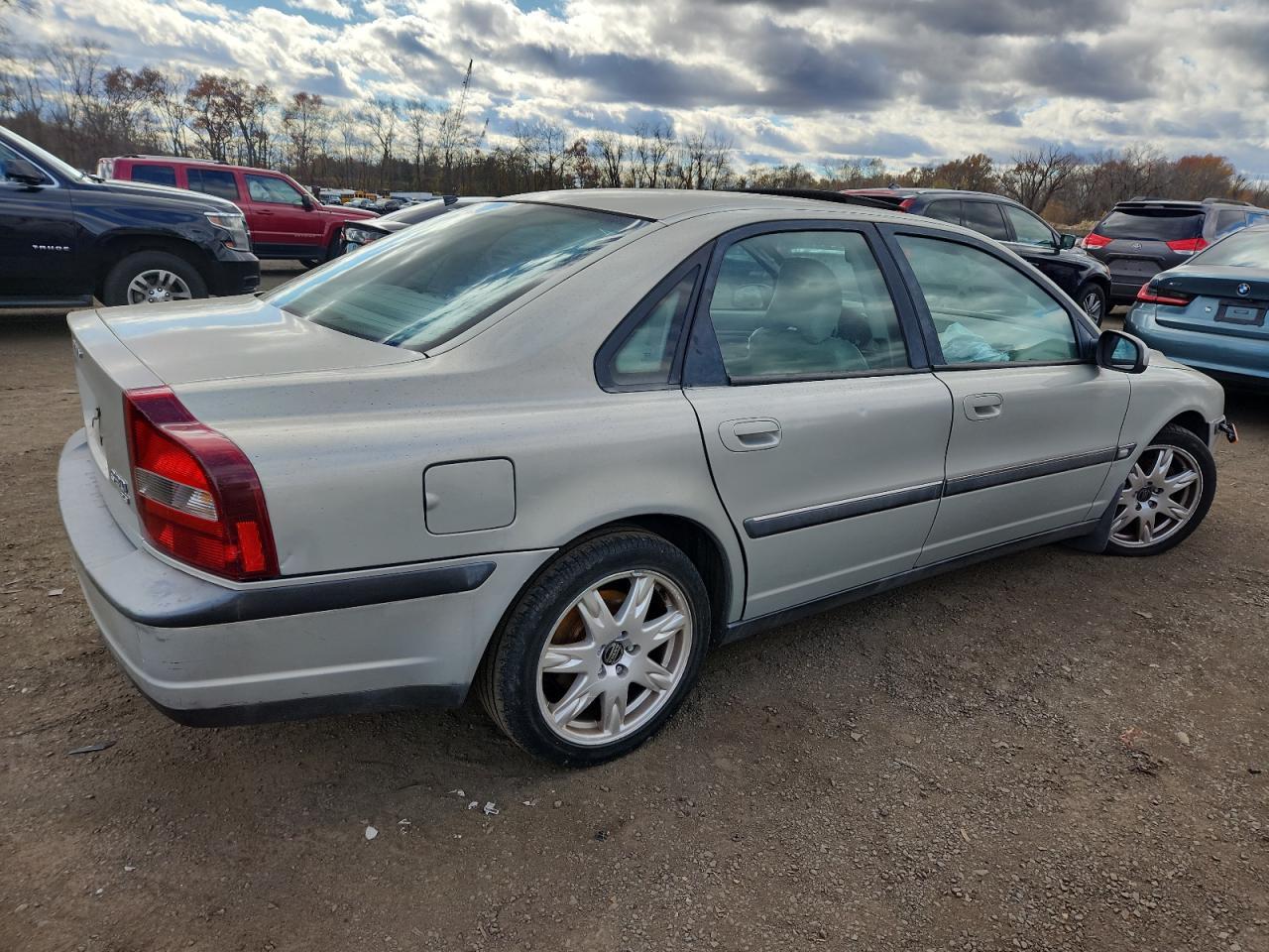 2001 VOLVO S80