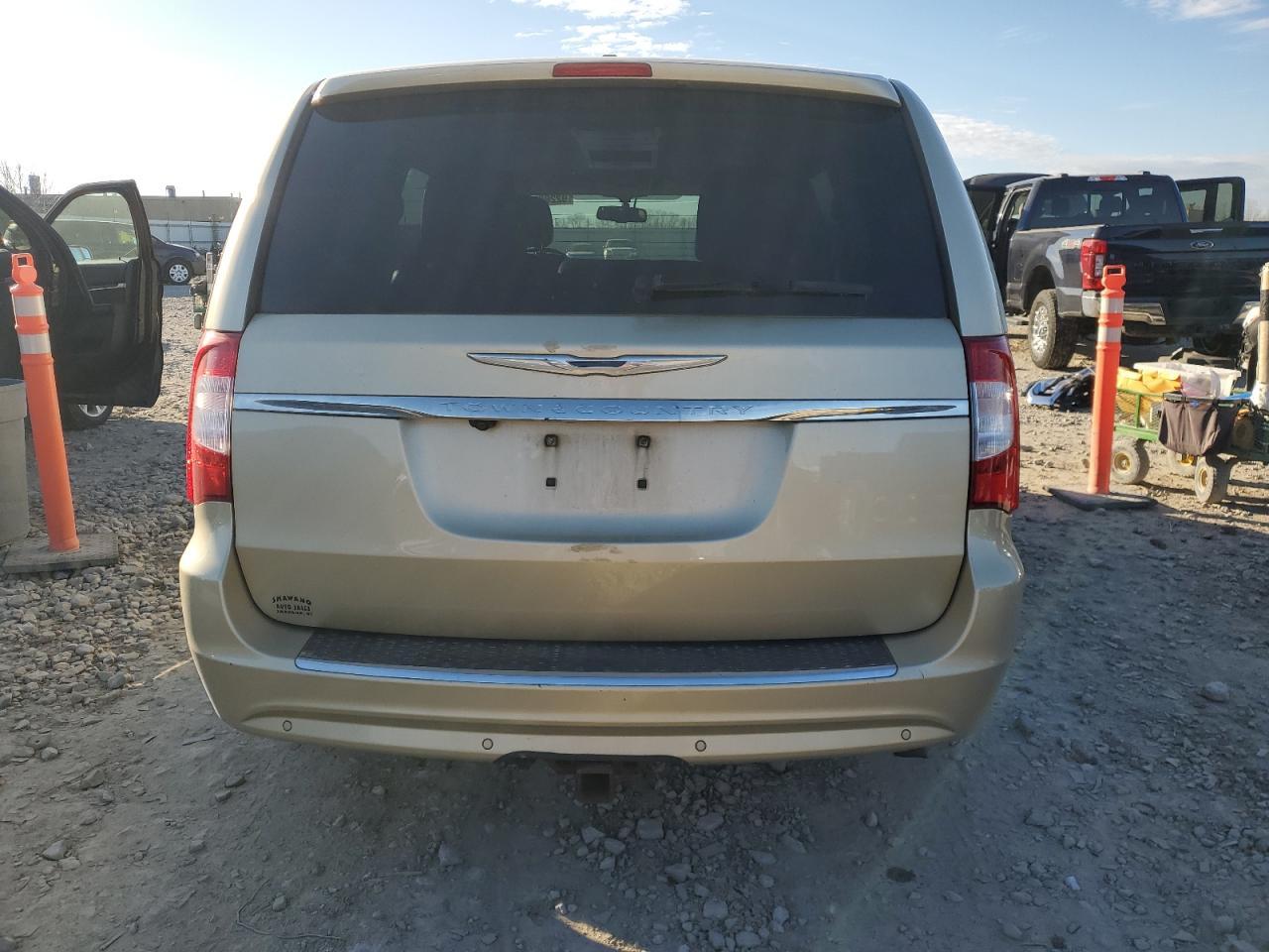 2011 CHRYSLER Town & Country