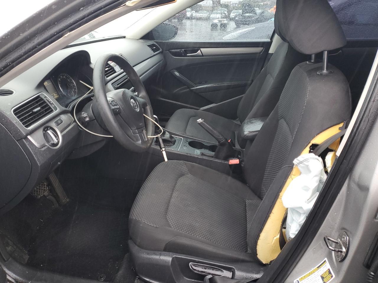 2012 VOLKSWAGEN Passat