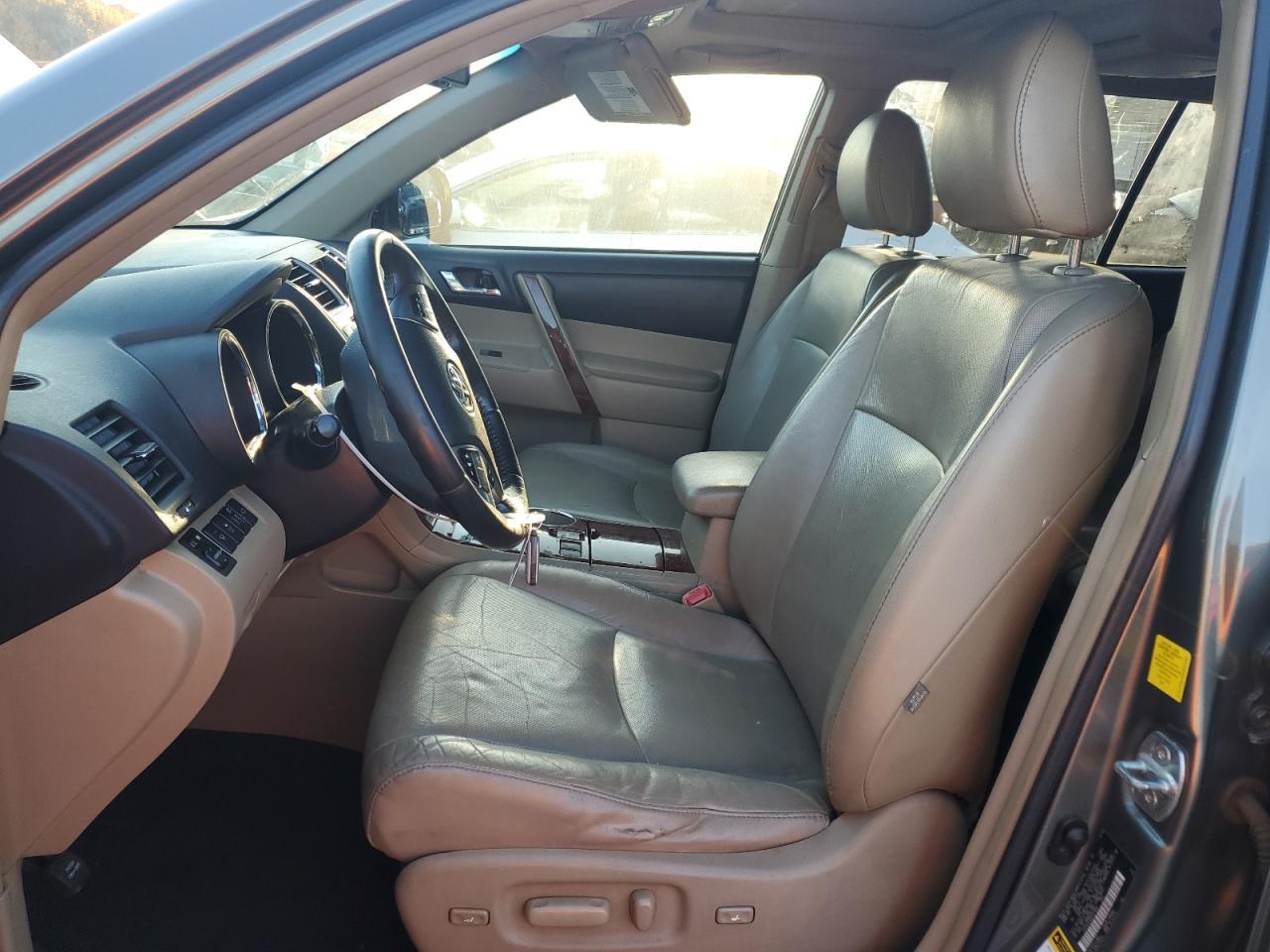 2011 TOYOTA HIGHLANDER