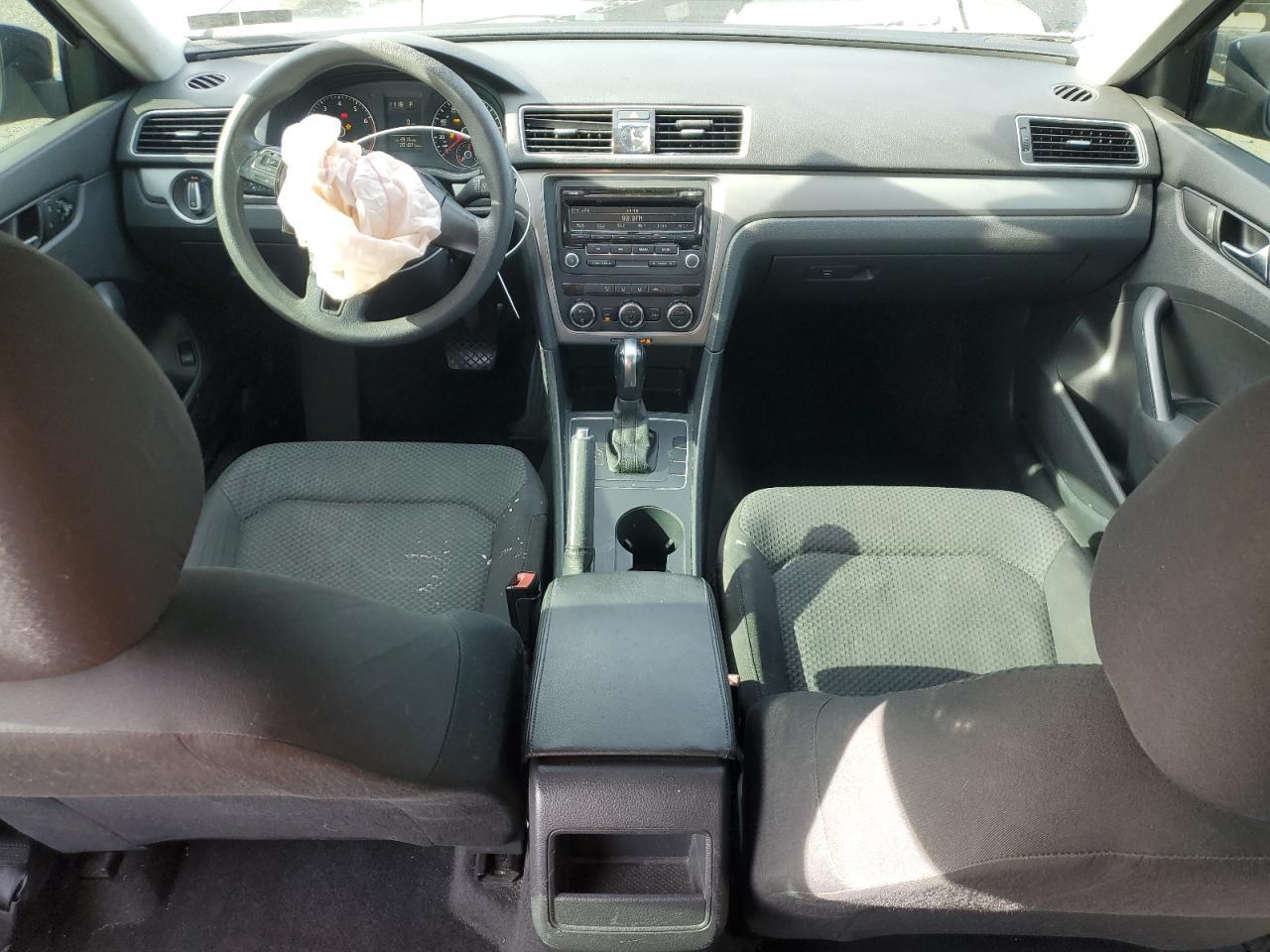 2012 VOLKSWAGEN Passat