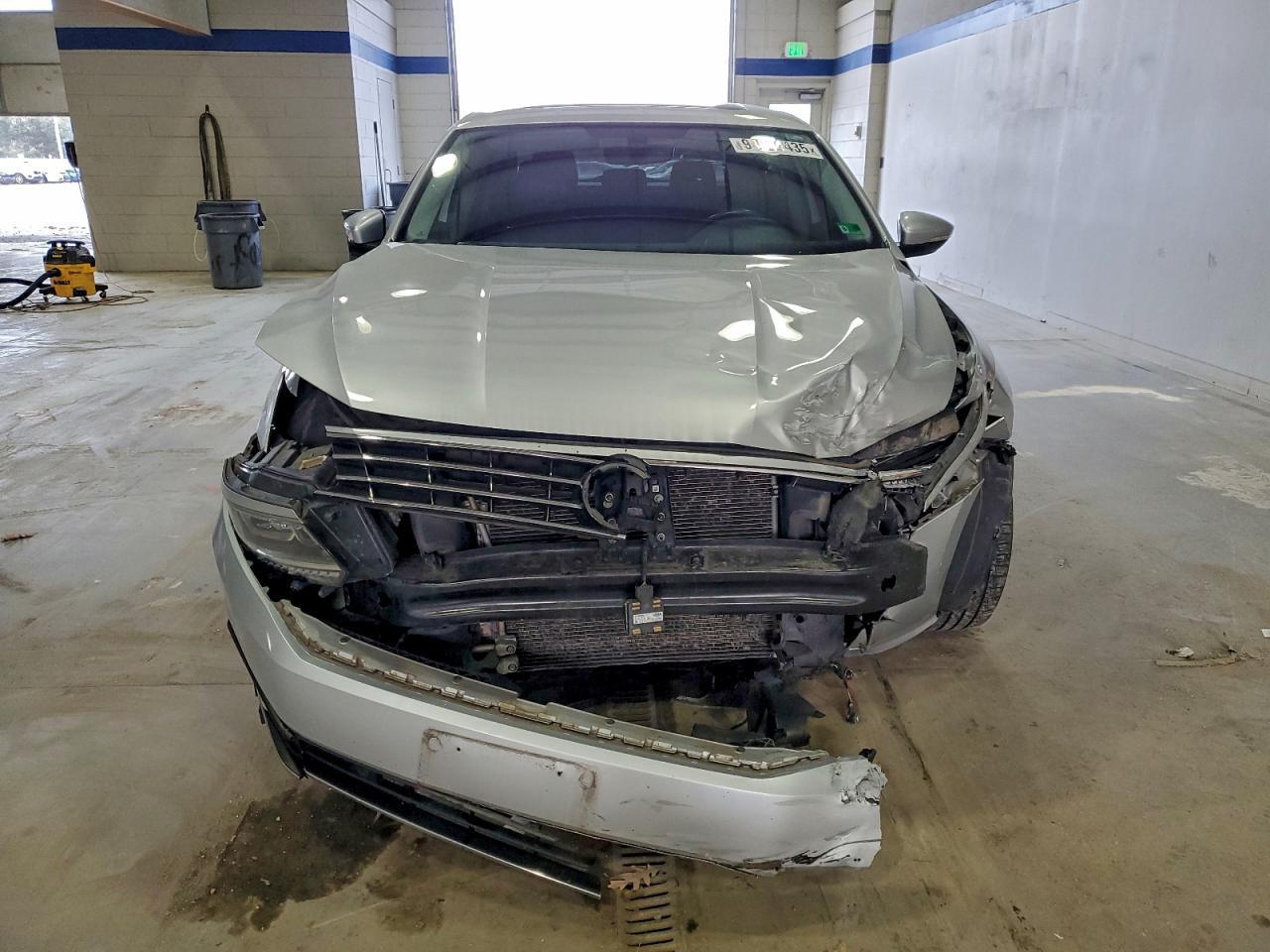 2017 VOLKSWAGEN Passat