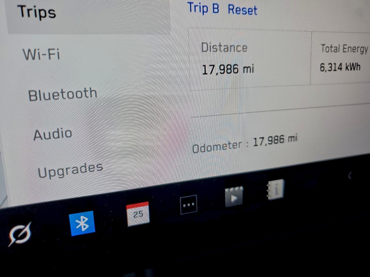 2024 TESLA Cybertruck