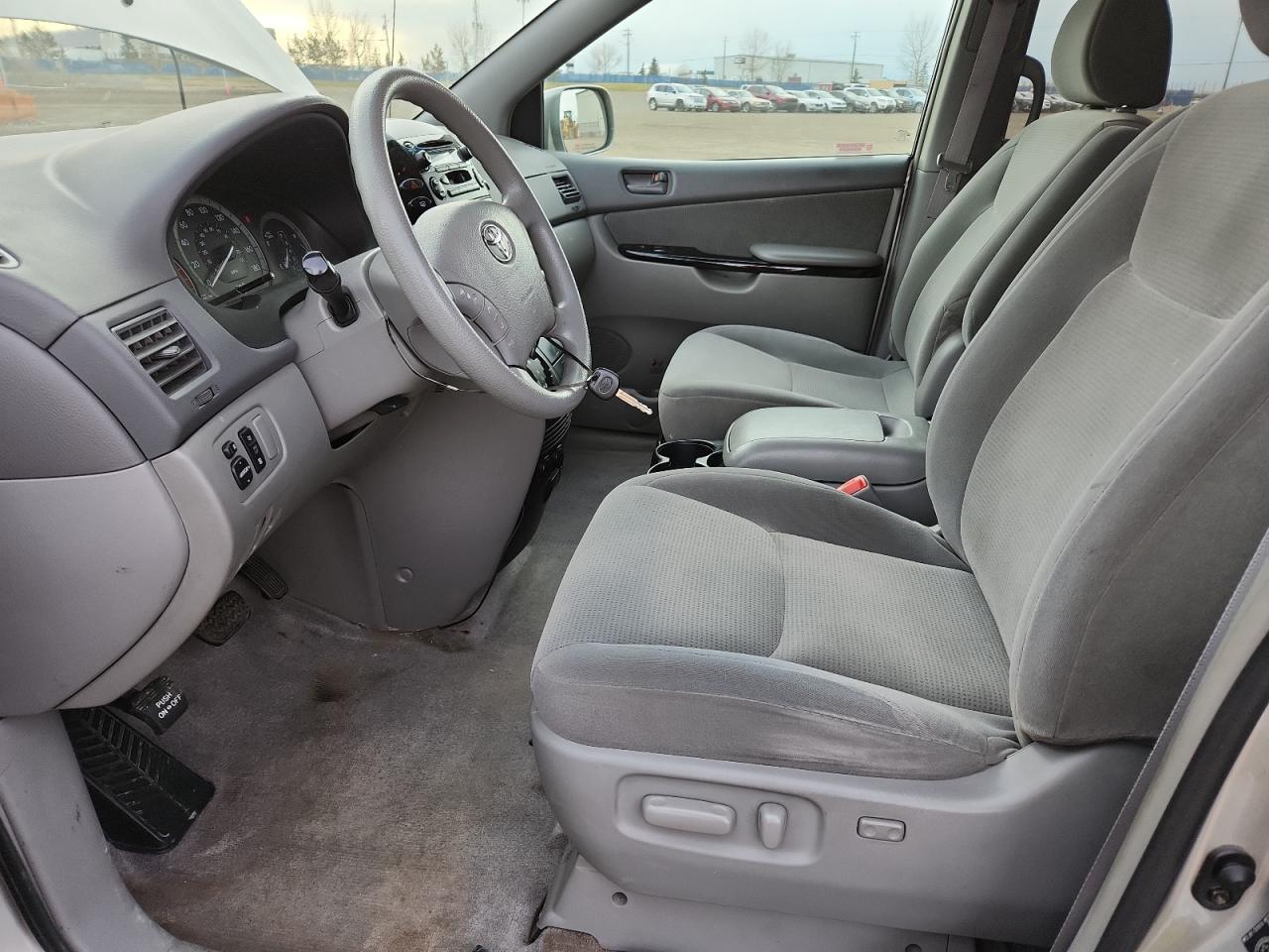2005 TOYOTA SIENNA