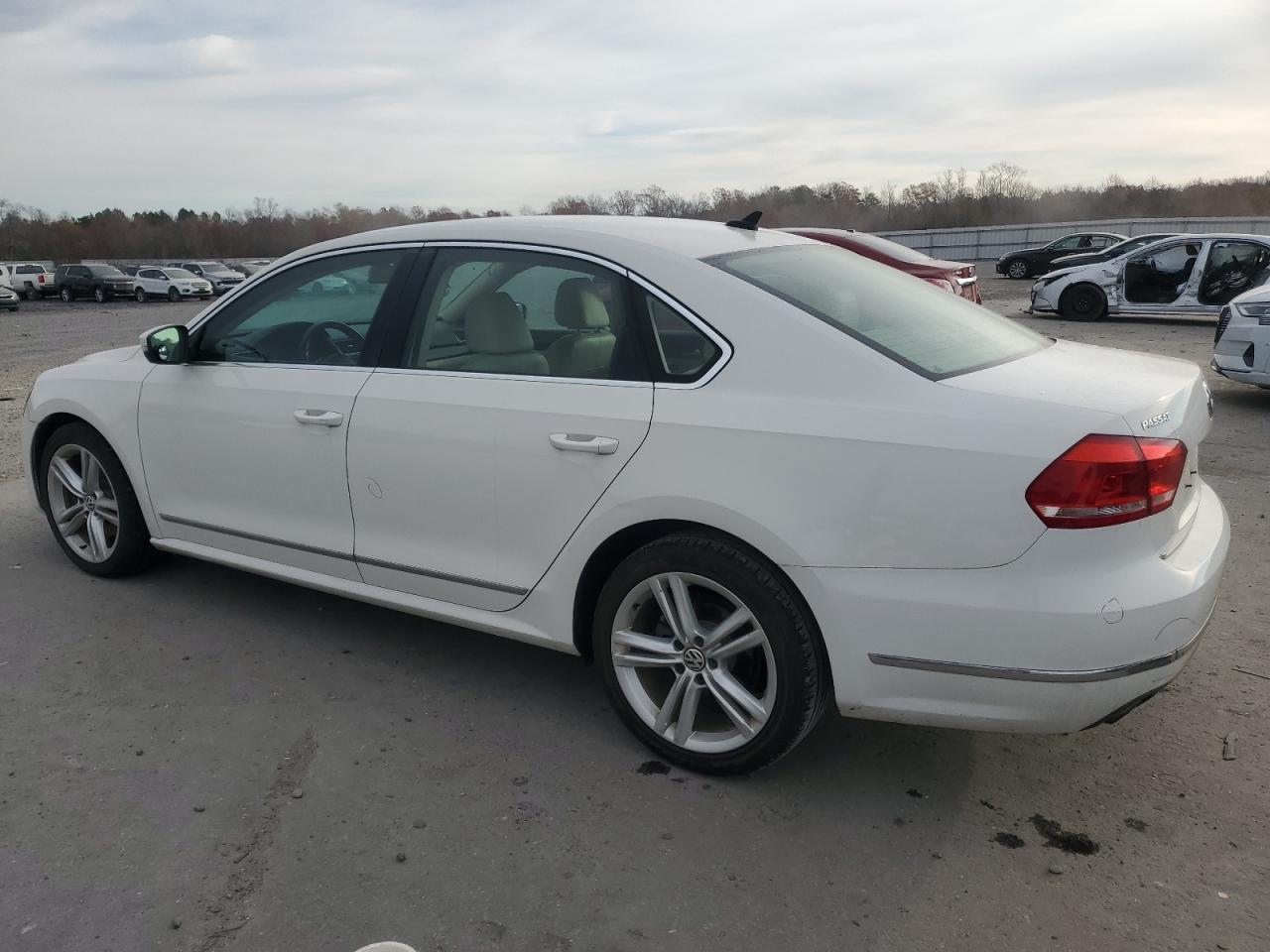 2014 VOLKSWAGEN Passat