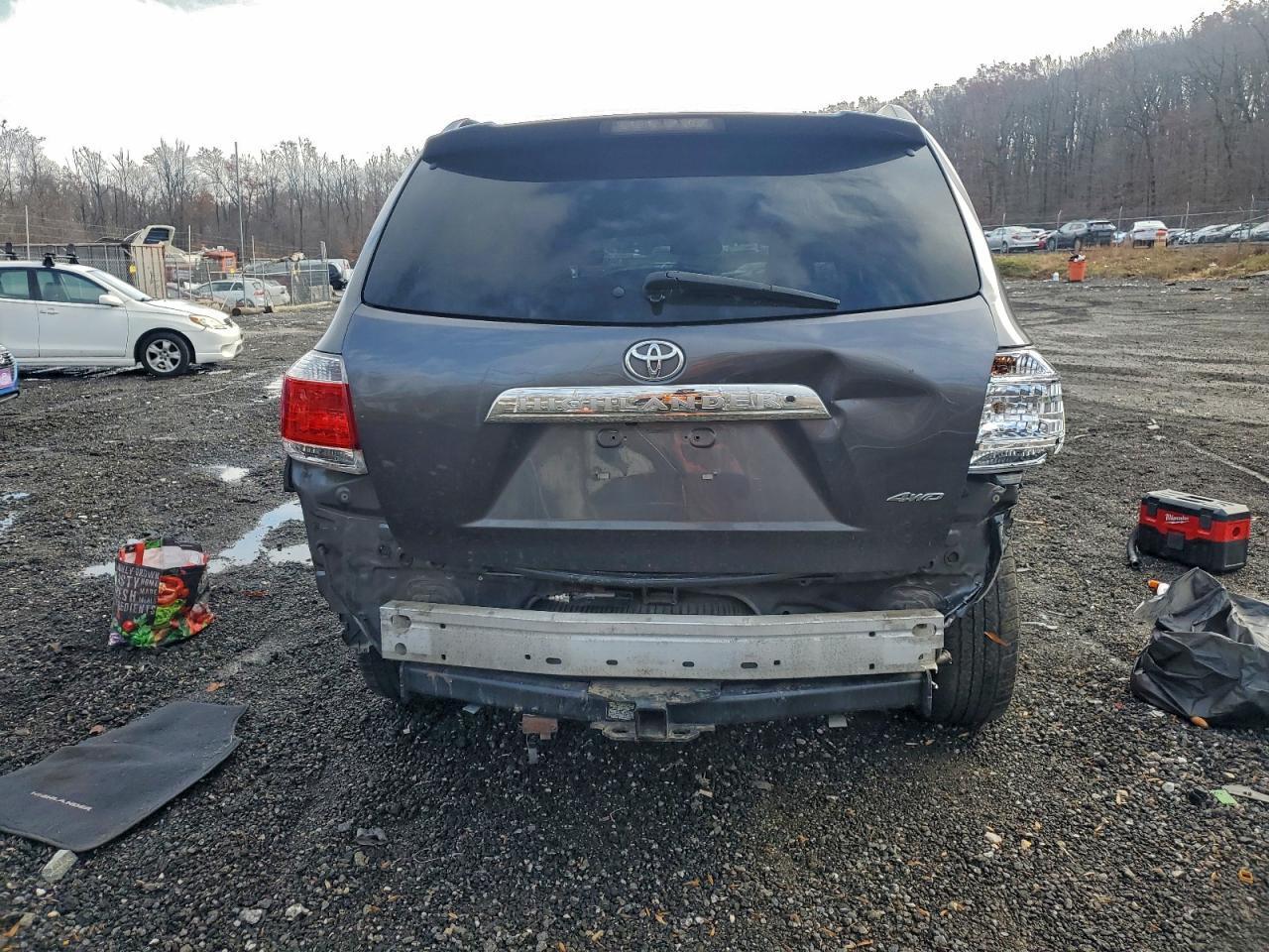 2011 TOYOTA HIGHLANDER