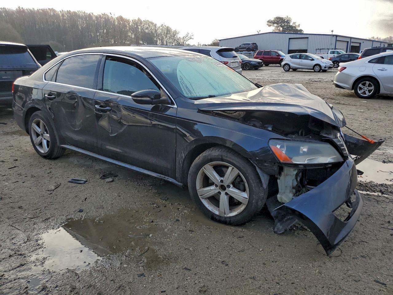 2012 VOLKSWAGEN Passat