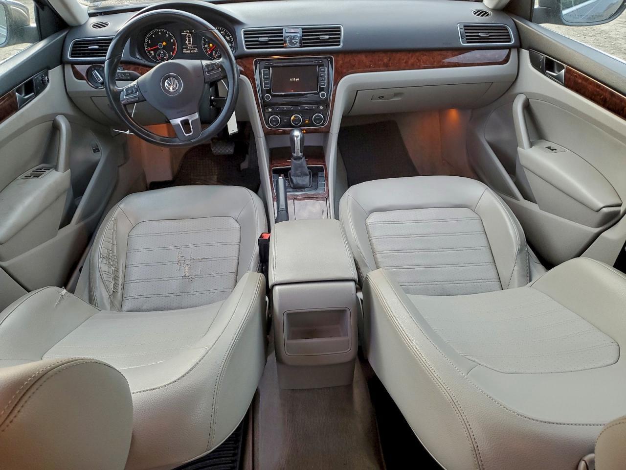 2012 VOLKSWAGEN Passat
