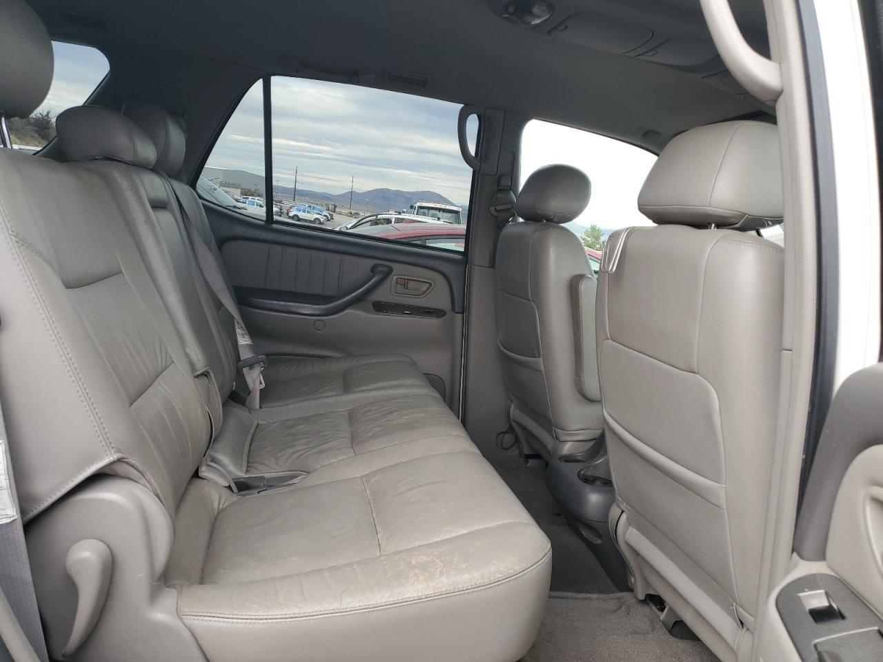 2002 TOYOTA Sequoia