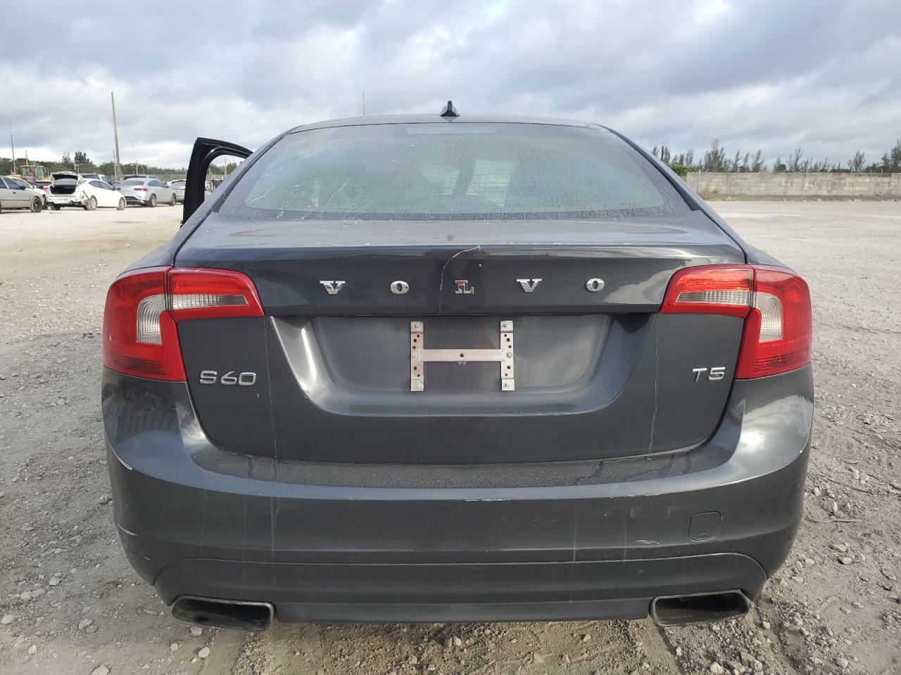 2014 VOLVO S60
