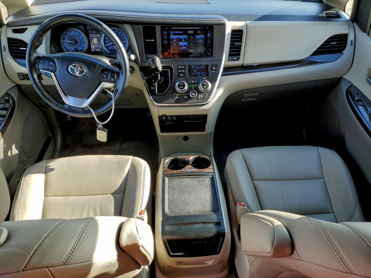 2016 TOYOTA SIENNA