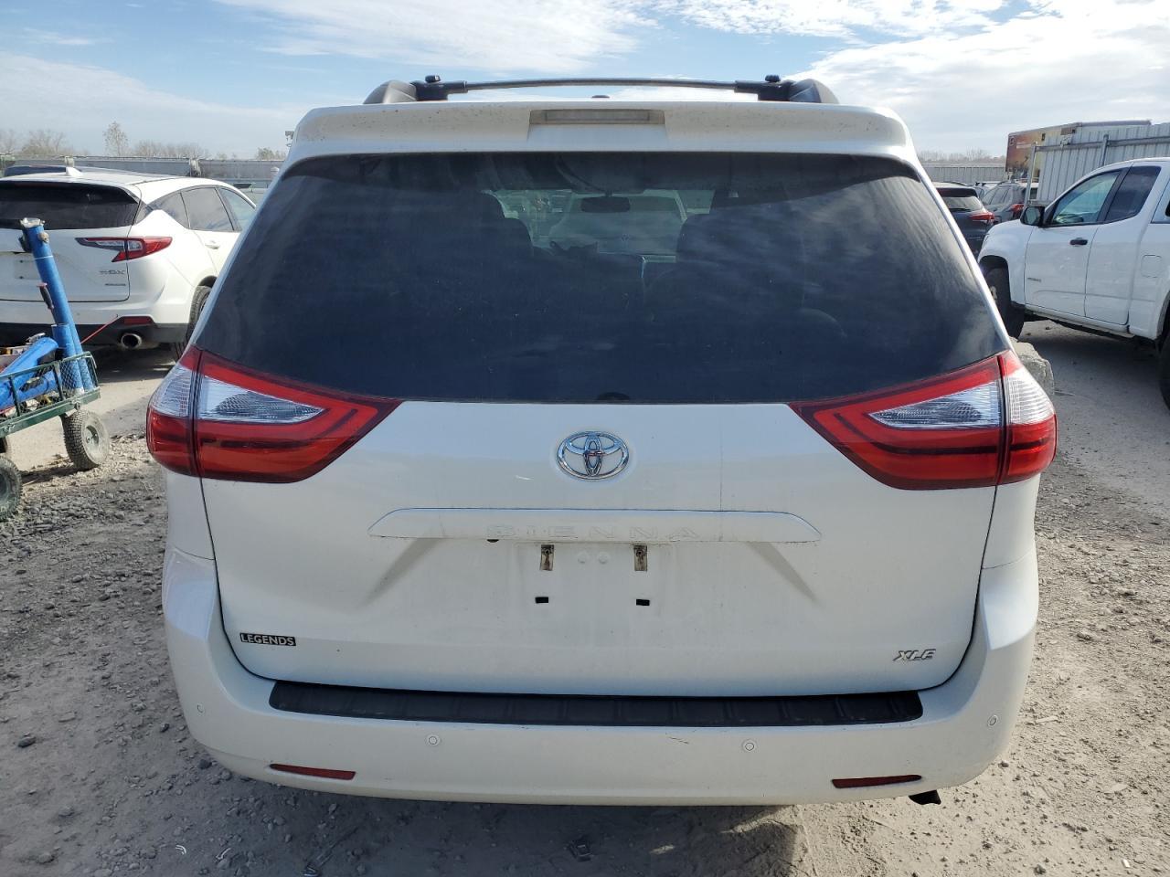 2017 TOYOTA SIENNA