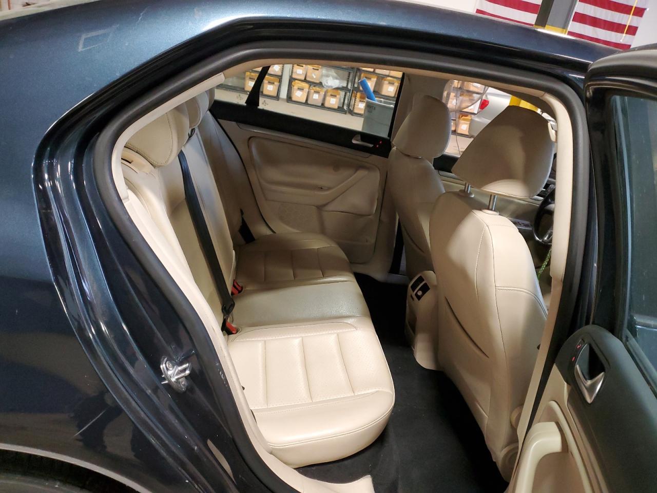 2010 VOLKSWAGEN JETTA