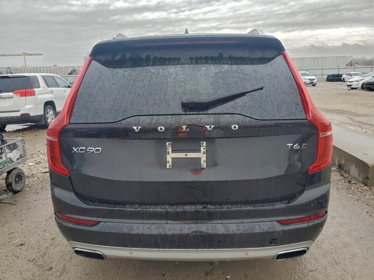 2016 VOLVO XC90