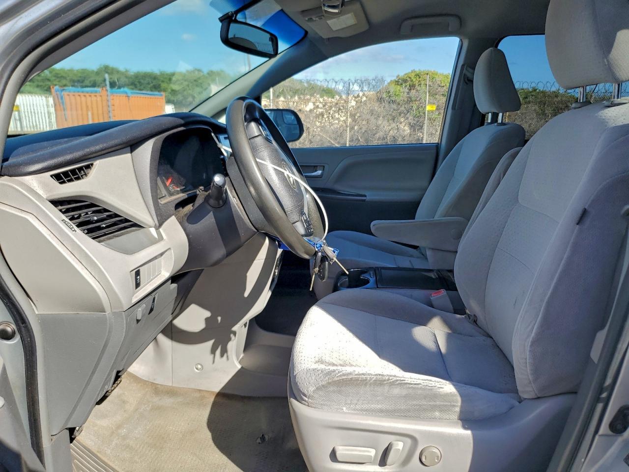 2015 TOYOTA SIENNA