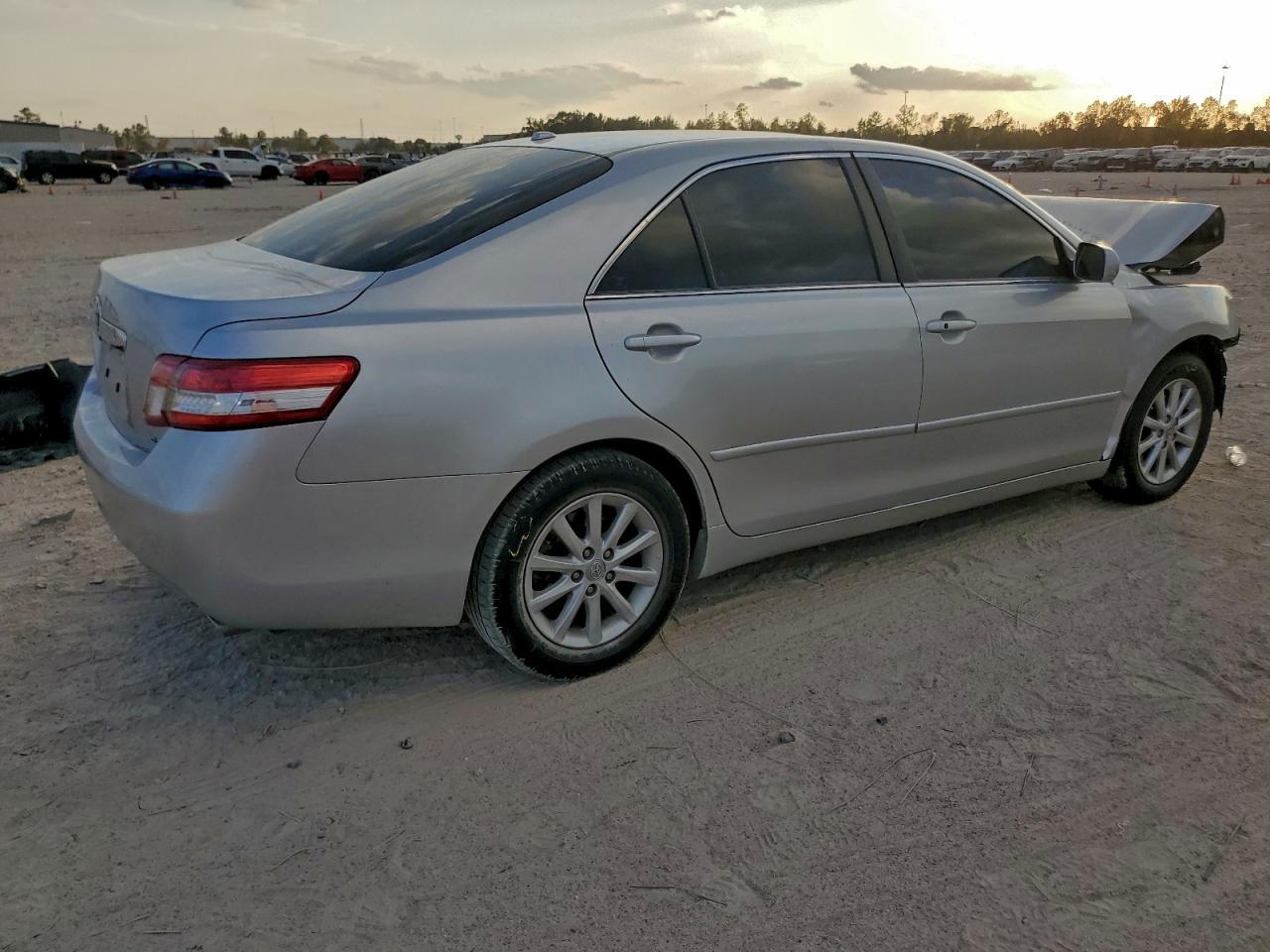 2011 TOYOTA CAMRY