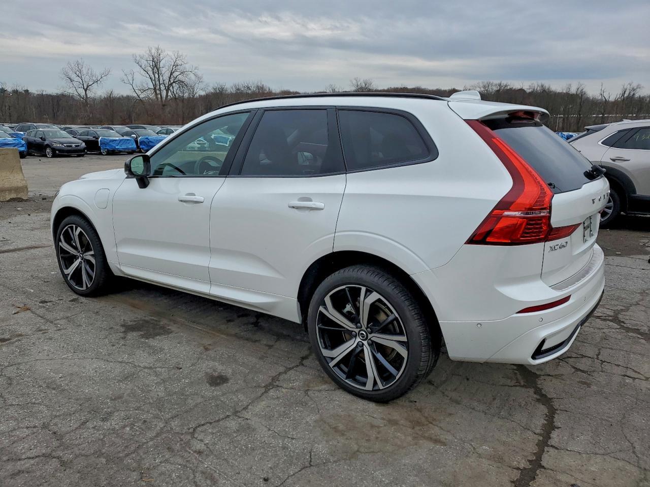 2025 VOLVO XC60