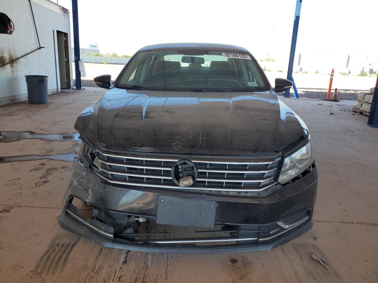 2017 VOLKSWAGEN Passat