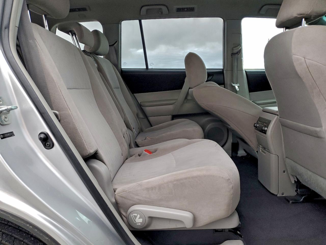 2011 TOYOTA HIGHLANDER