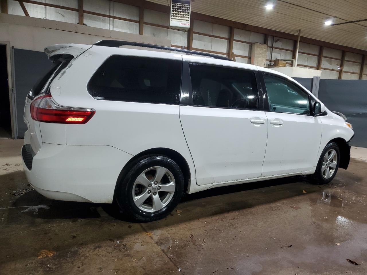 2017 TOYOTA SIENNA