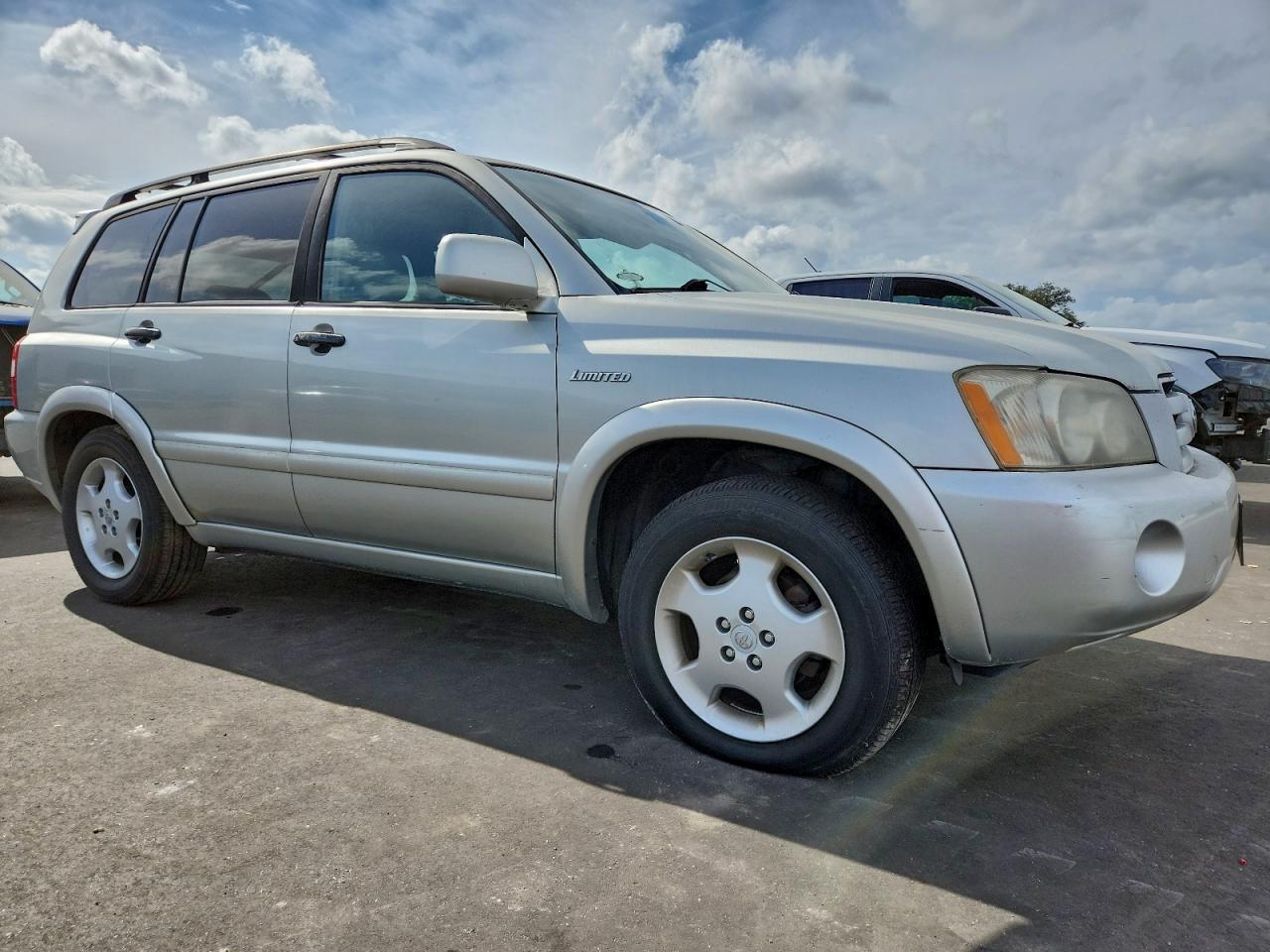 2004 TOYOTA HIGHLANDER
