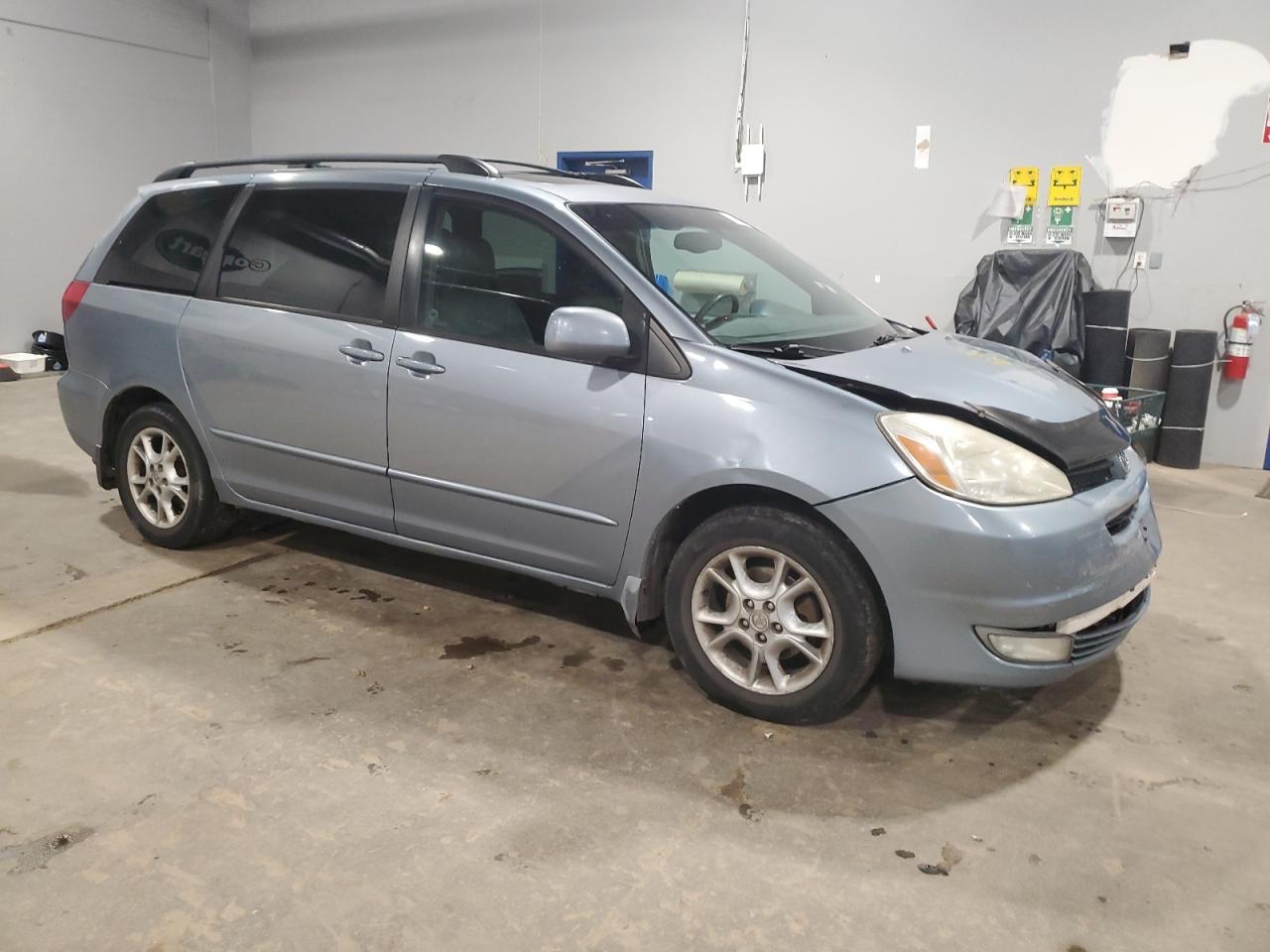 2004 TOYOTA SIENNA